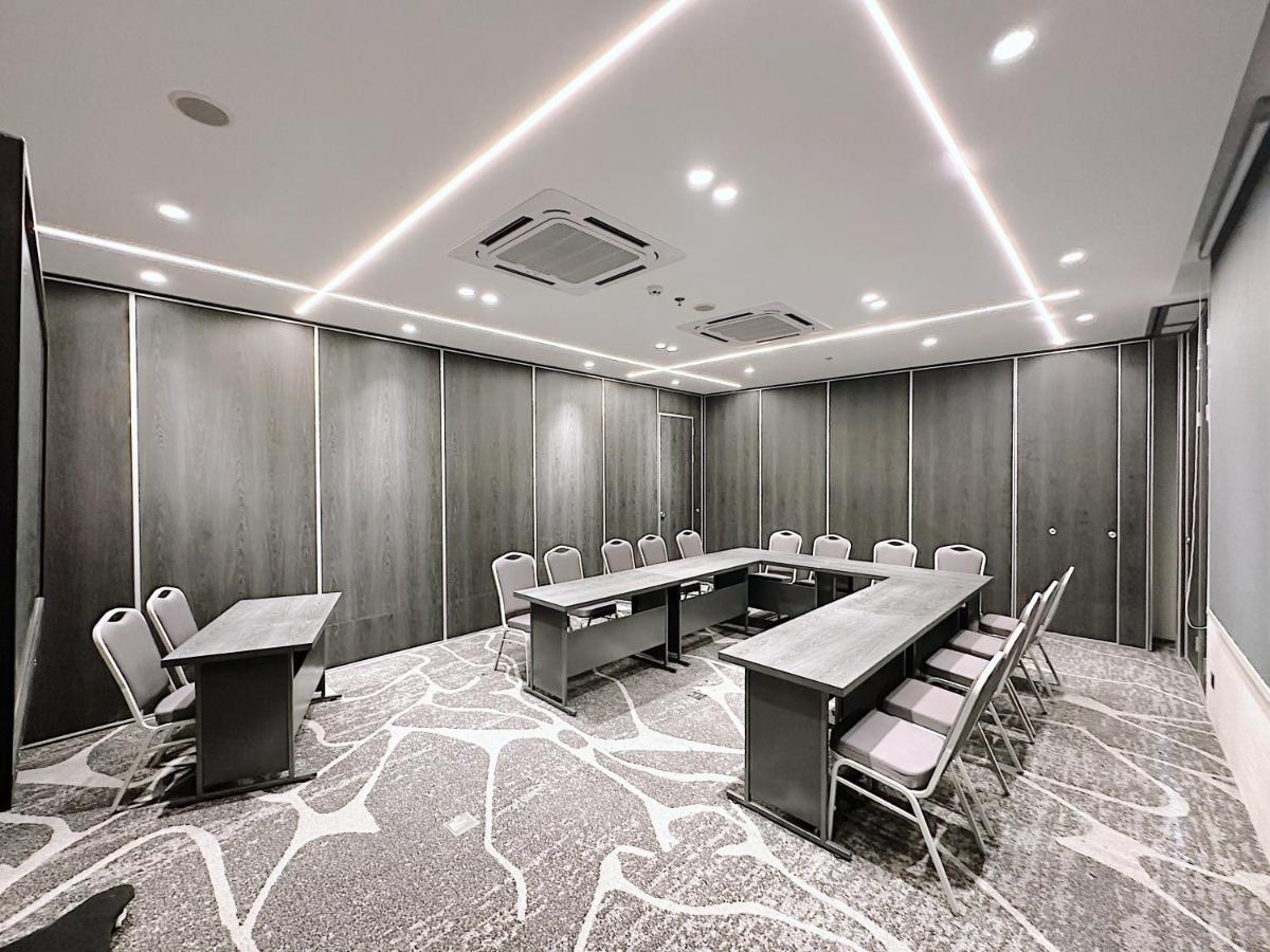 Rez Hotel Semarang Zewnętrze zdjęcie